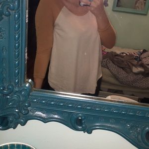 A long sleeve mustard and white shirt 🧡🤍